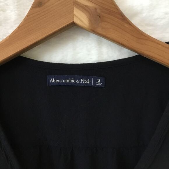 Abercrombie & Fitch Black V-Neck Crop Top - Picture 2 of 12